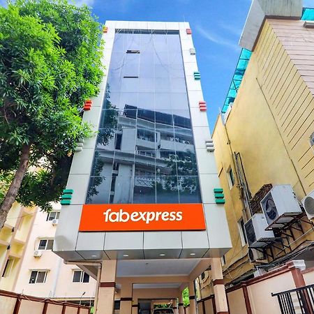 Fabexpress Mid Town Hotel Haiderabad Buitenkant foto