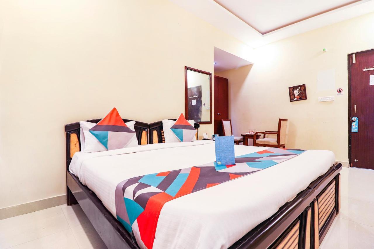 Fabexpress Mid Town Hotel Haiderabad Buitenkant foto