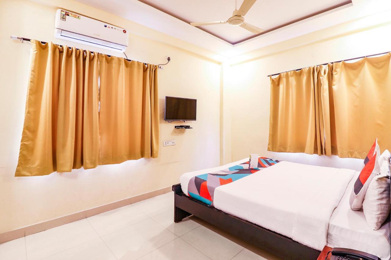 Fabexpress Mid Town Hotel Haiderabad Buitenkant foto