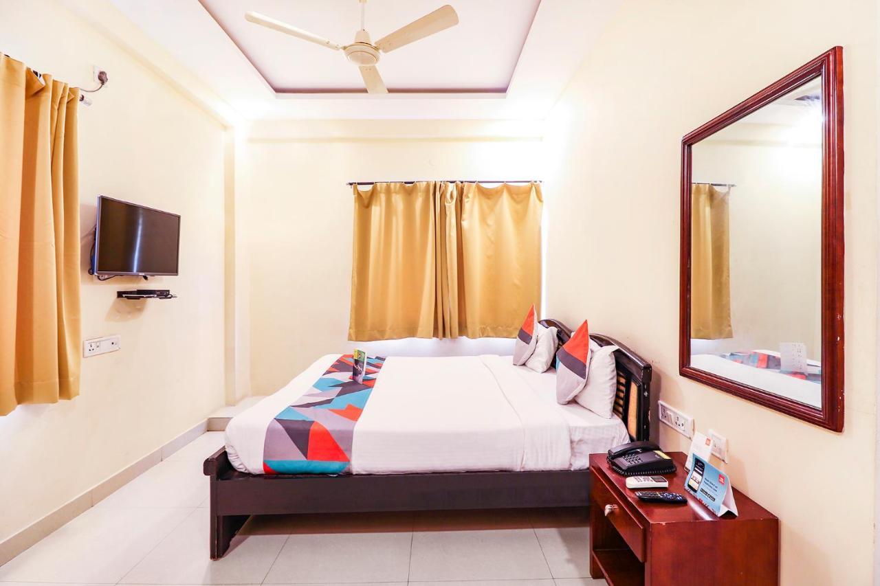 Fabexpress Mid Town Hotel Haiderabad Buitenkant foto