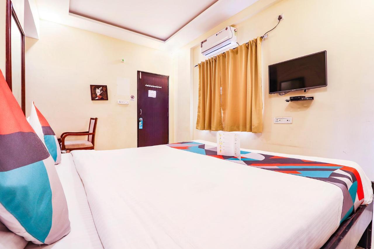 Fabexpress Mid Town Hotel Haiderabad Buitenkant foto