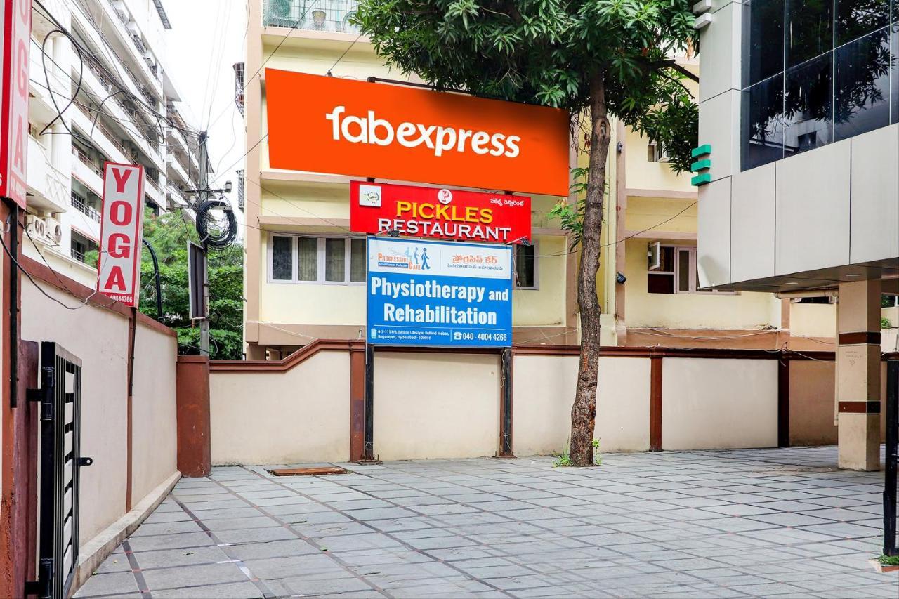 Fabexpress Mid Town Hotel Haiderabad Buitenkant foto