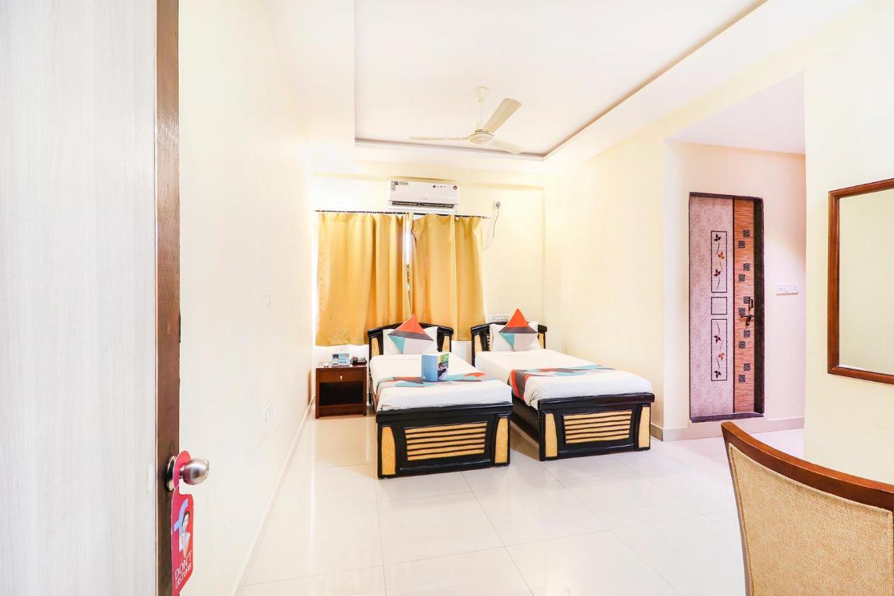 Fabexpress Mid Town Hotel Haiderabad Buitenkant foto