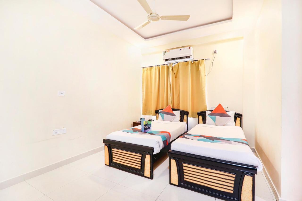 Fabexpress Mid Town Hotel Haiderabad Buitenkant foto