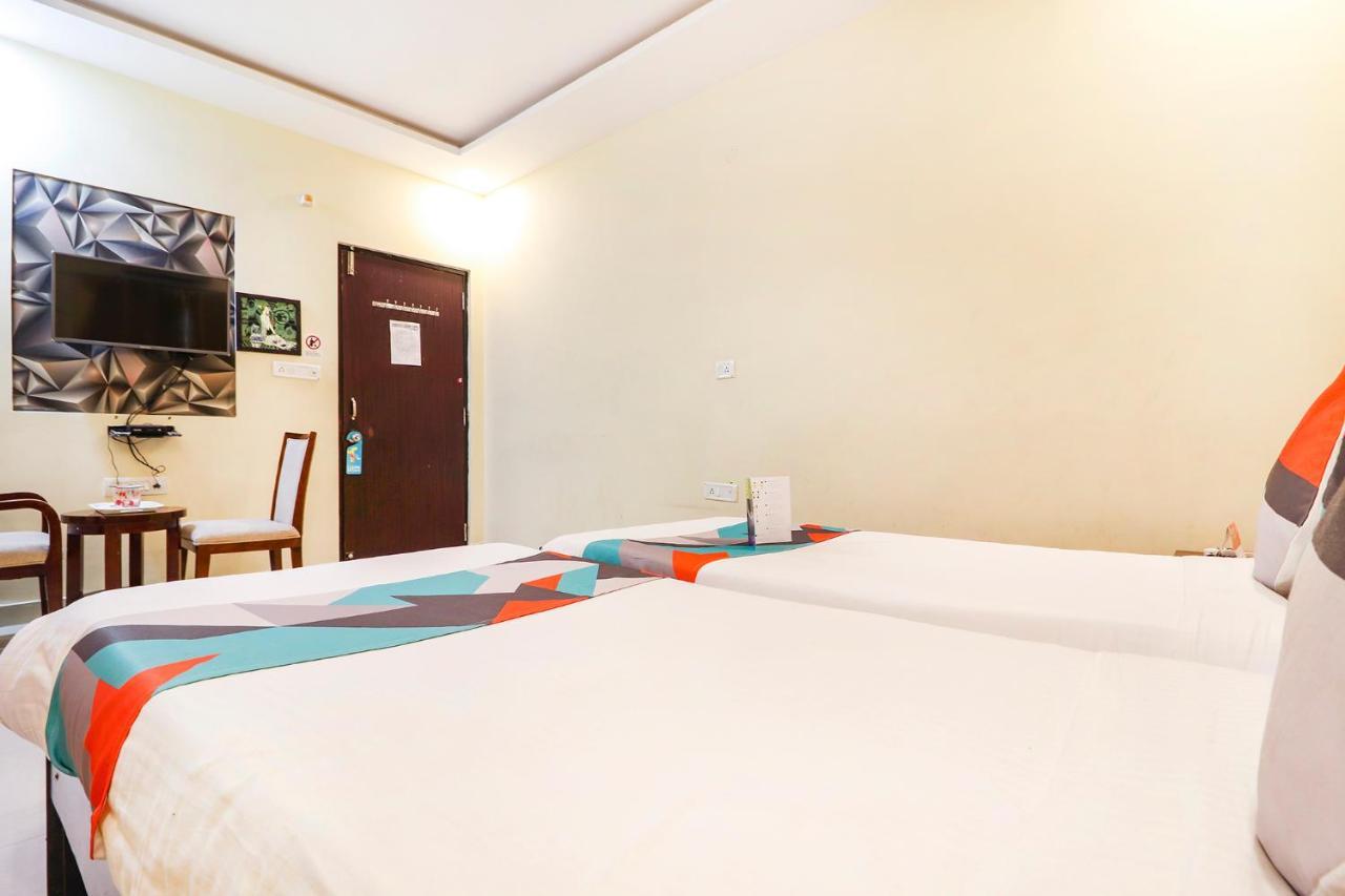 Fabexpress Mid Town Hotel Haiderabad Buitenkant foto